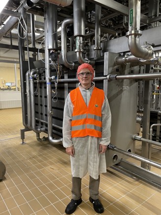 Stéphane and our pasteuriser at Upahl Dairy in Germany