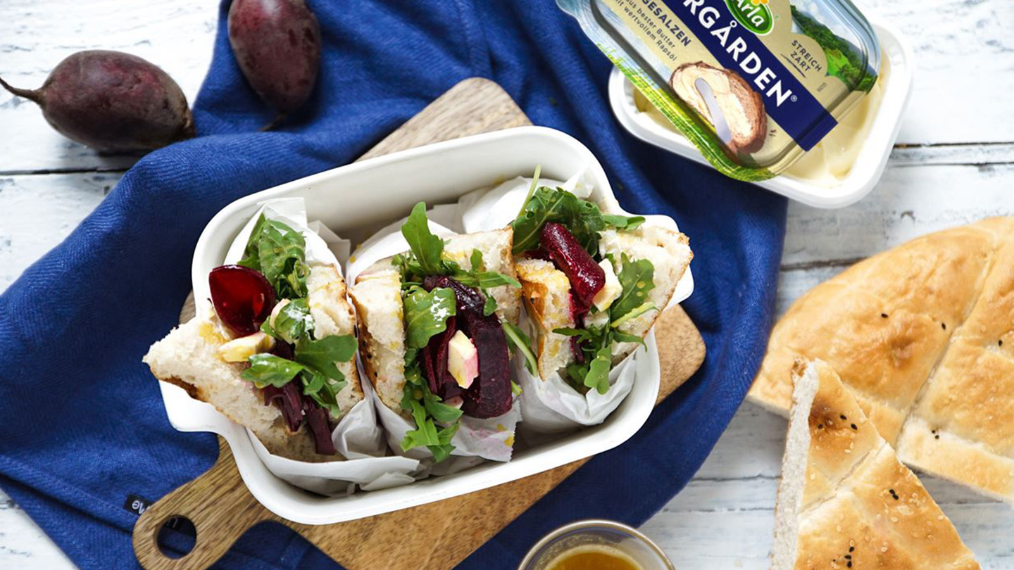 Mach was draus”-Stulle mit Arla Kaergarden gesalzen