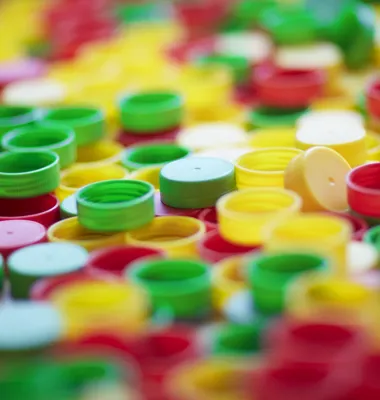 Danskerne sætter ny rekord i indsamling af plastiklåg