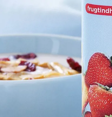Klassikeren Arla Yoggi® jordbær med mindre sukker
