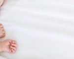 Hvornår du kan forvente, din baby sover igennem?