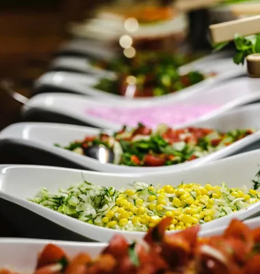 Danskerne stiller krav til kantinernes bæredygtighed: Hver femte vil gerne købe take-away med hjem fra kantinen