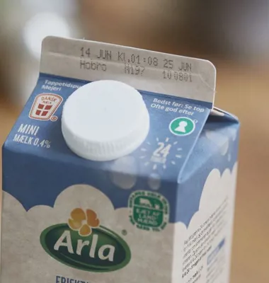 92 millioner Arla mælkekartoner har fået ny datomærkning, der skal modvirke madspild