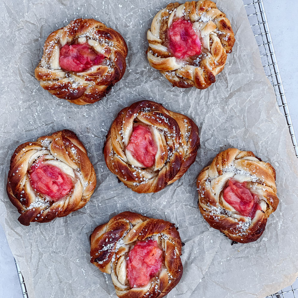 Bag rabarbersnurrerne