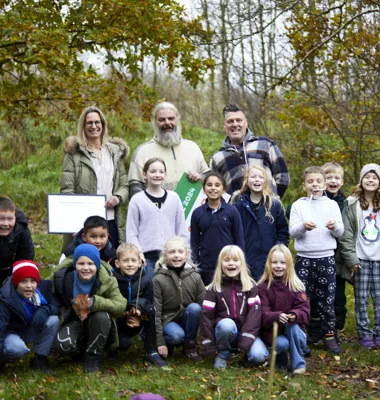 Timm Vladimir og Ann-Camilla Kjæmpe, marketingdirektør i Arla, overrakte i dag prisen Årets Madsjæl til Christian Lykou fra Gørding skole.