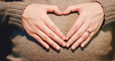Gravid og bekymret? Sådan holder du begge ben på jorden
