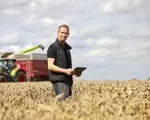 Når Anders gøder sin jord, har satellitter gransket marken på forhånd