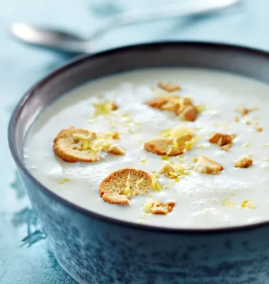 Årets tidlige solstråler fik danskerne til køledisken: Rekordstort salg af koldskål i forsommeren