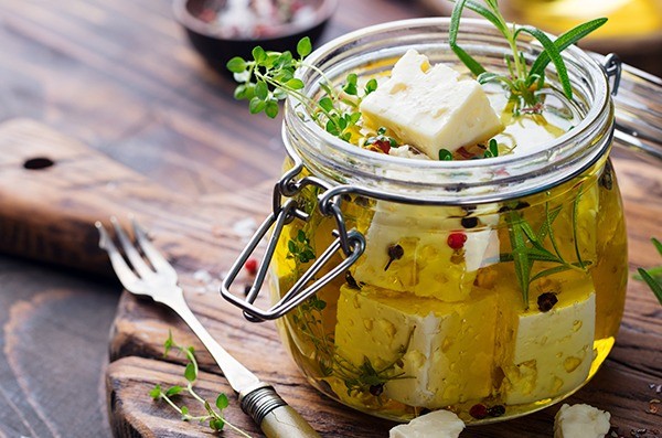 Conservación del queso en aceite