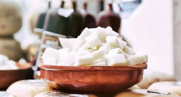 ¿Sabes cómo distinguir un queso 100% natural?