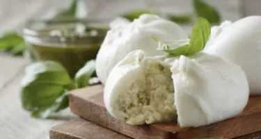 ¿Cuáles son las diferencias entre la mozzarella y la burrata?