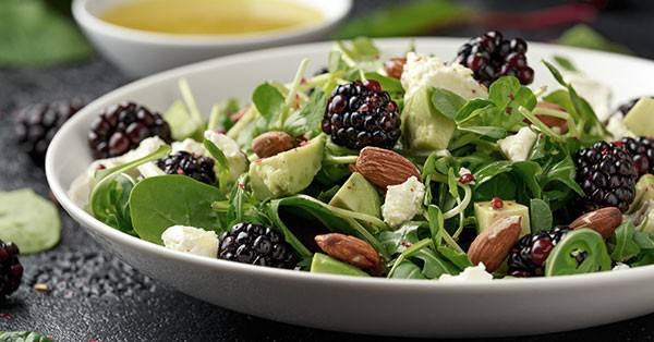 Ensalada de moras y manzanas