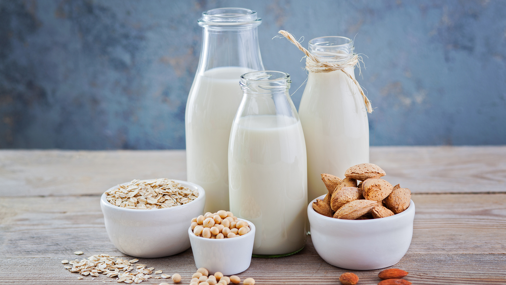 هل الحليب النباتي بديل لحليب الأبقار؟