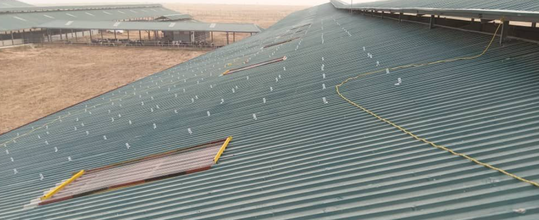 https://cdb.arla.com/api/assets/arla-ng/61c0067c-882c-43a5-8fb9-543298f06f84/solar-panels-construction.png