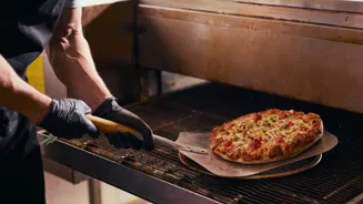 https://cdb.arla.com/api/assets/arla-pro-de/73796743-e1a3-4701-8e90-764efd95aba7/pizzaofen.jpg
