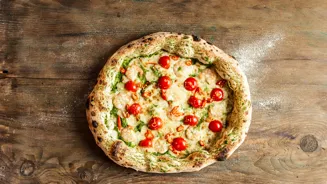 https://cdb.arla.com/api/assets/arla-pro-dk/0817e14e-0d2e-40e3-9368-170942661337/neopolitan-prawn-pizza.jpg