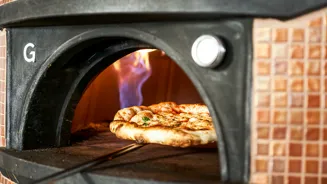 https://cdb.arla.com/api/assets/arla-pro-dk/f625f88b-5bdd-4598-a34b-600fca8b4269/traditional-pizza-oven.jpg