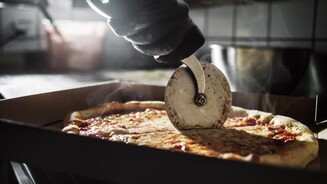 https://cdb.arla.com/api/assets/arla-pro-dk/pizza-arla-pro-mozzarella.jpg