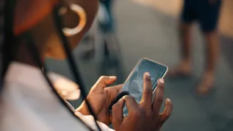 https://cdb.arla.com/api/assets/arla-pro-fr/7920d9f7-af63-4fcf-830b-dfd2801289f3/mobile-food-ordering.jpg