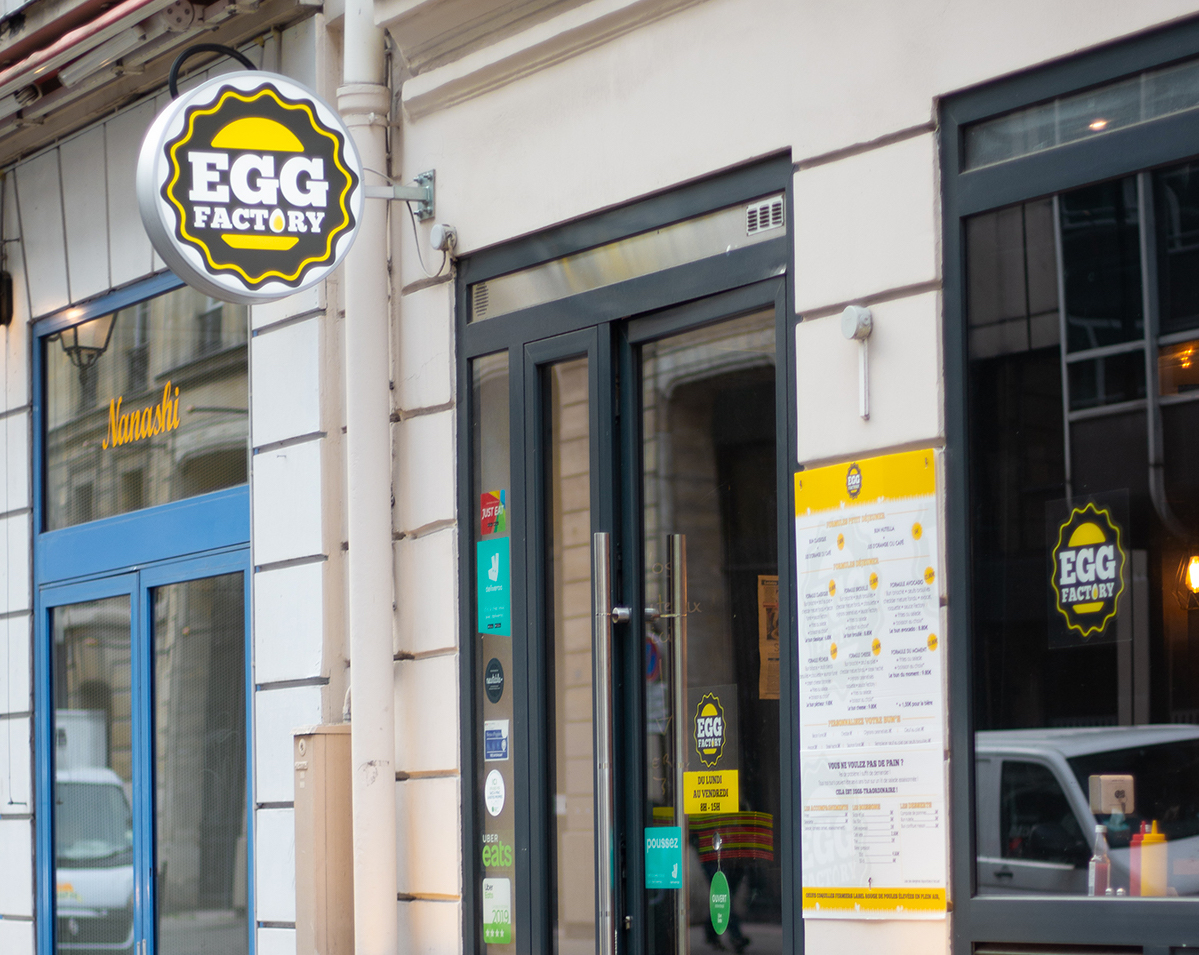 https://cdb.arla.com/api/assets/arla-pro-fr/egg-factory-vitrine-copie.jpg