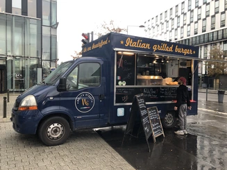 https://cdb.arla.com/api/assets/arla-pro-fr/nolita-street-foodtruck6.jpg