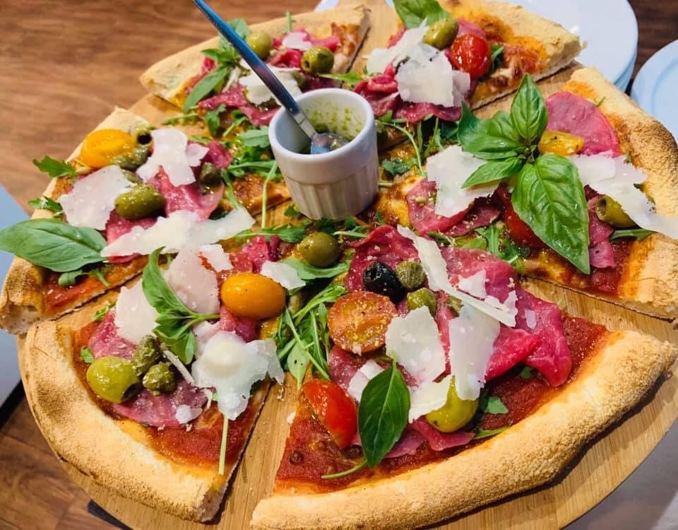 https://cdb.arla.com/api/assets/arla-pro-fr/pizza-emma.jpg