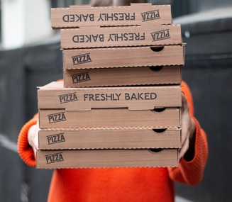 https://cdb.arla.com/api/assets/arla-pro-fr/pizza-livraison.jpg