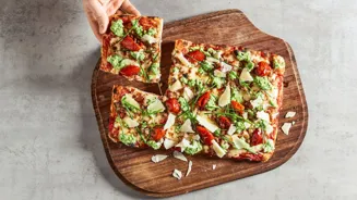 https://cdb.arla.com/api/assets/arla-pro-mea/3a79ed7c-9b31-4864-83dd-bde7940278ff/pizza-by-the-inch.jpg