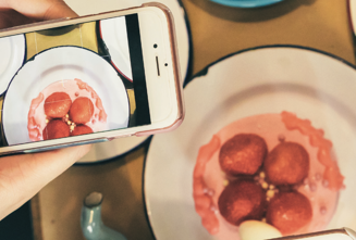 smartphone-photographing-strawberry-cake