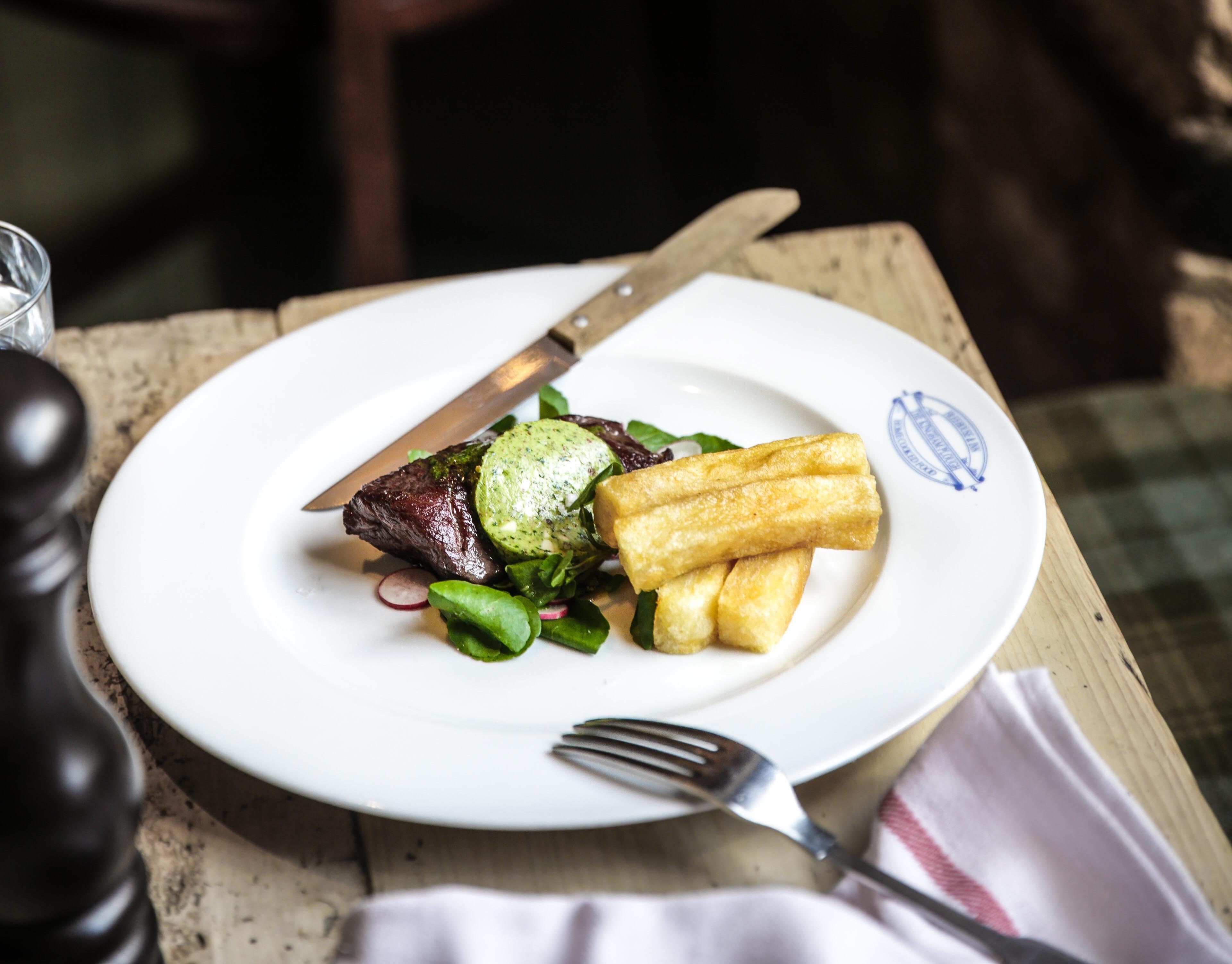 https://cdb.arla.com/api/assets/arla-pro-uk/lurpak-steak-recipe-image.jpg