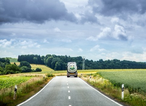 https://cdb.arla.com/api/assets/arla-pro-uk/truck-cropped.jpg