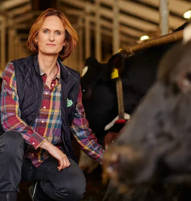 För att möta utmaningarna som stavas klimat, krig och kostnader måste regeringens strategi fokusera på konkurrensen, kapitalet, krånglet och kompetensen, skriver Arlas vd Cecilia Kocken. Foto: Arla/Gabriel Liljevall