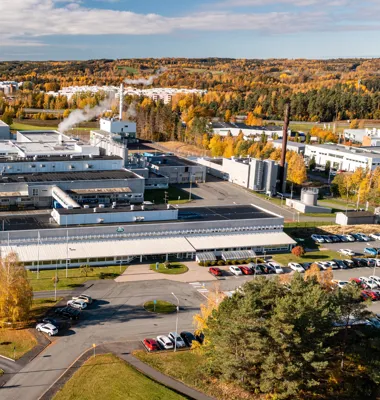 Jönköpings mejeri är ett av Europas modernaste och tillverkar ungefär 100 olika produkter, nästan uteslutande på mjölk från småländska gårdar. Foto: Arla/Fredrik Gustafsson