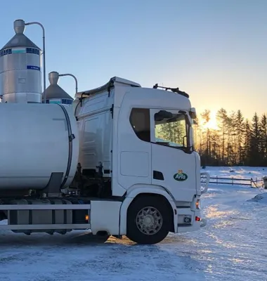 Glappet mellan utbud och efterfrågan på världsmarknaden för mejeriprodukter har under 2024 bidragit till att driva upp ersättningen till svenska mjölkbönder. Foto: Arla