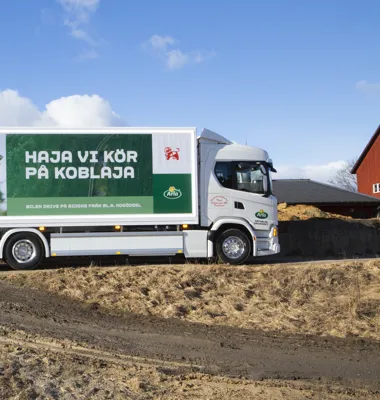 Biogas är en viktig kugge i Arlas transportstrategi, både för att minska klimatutsläppen och för att stärka beredskapen i svenskt lantbruk. Foto: Arla