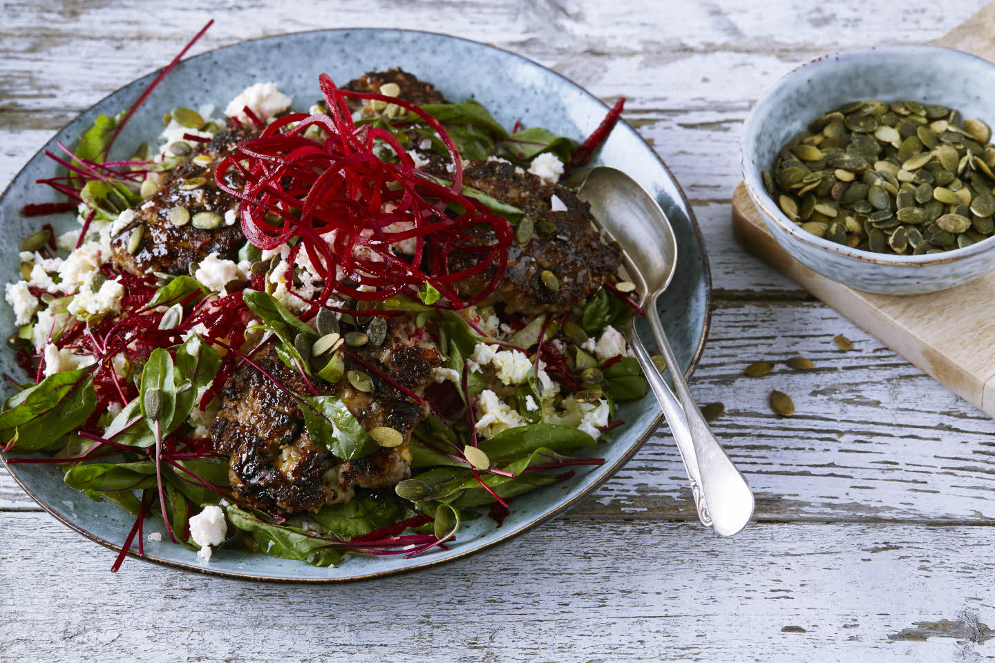 Köttfärsbiffar med röda bönor och blomkålscouscous_TIFF.jpg