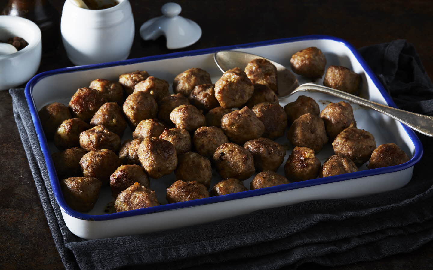 Köttbullar i ugn liggande_TIFF.jpg