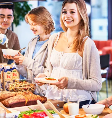 För andra året i rad drar Arla igång en frukostkampanj där tio skolor får testa gratis skolfrukost. Bild: Arla.