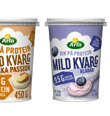 Den nya bägaren på 450 gram är högre och smalare än den tidigare och gör det möjligt för Arla att öka produktionskapaciteten. Foto: Arla.