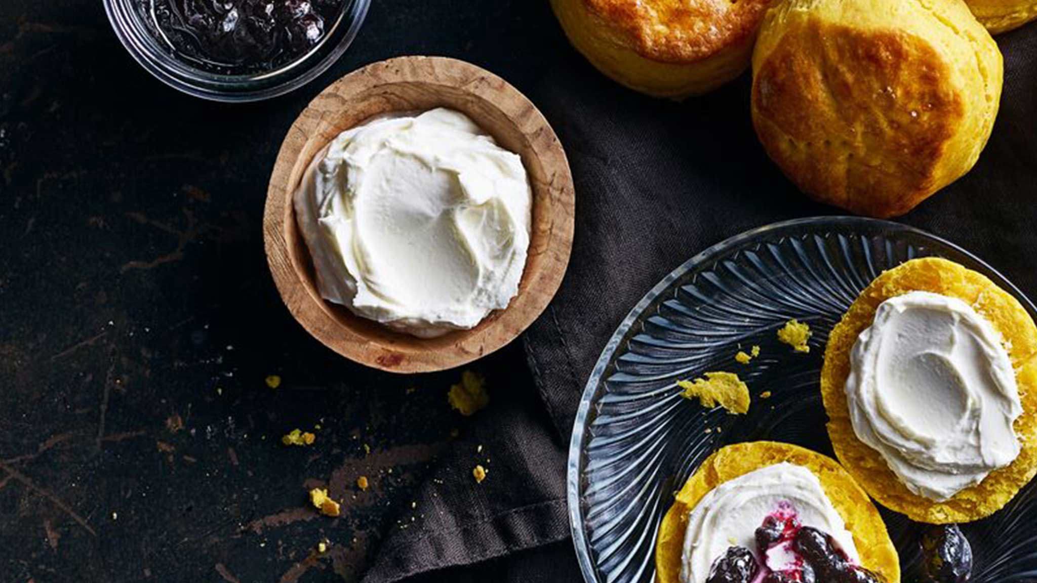 Krämig, mild och mångsidig – därför älskar vi färskost