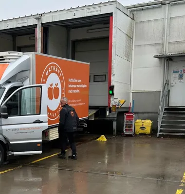 Maträtt hämtar upp överblivna produkter från Jönköpingsmejeriets depå varje vecka. Foto: Arla