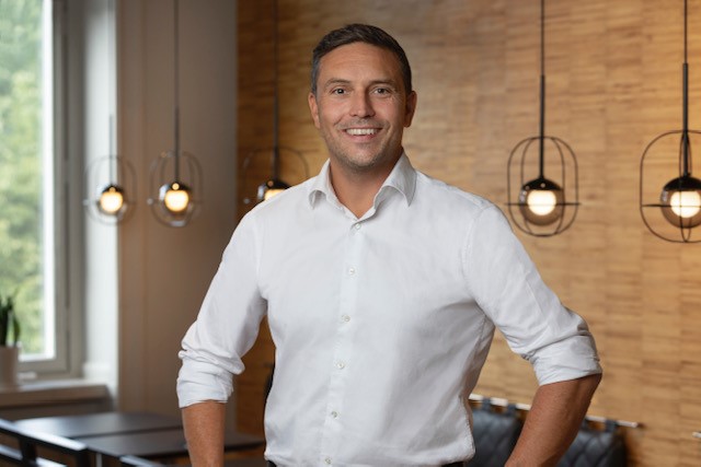 Efter tre år på MAX Burgers går Henrik Byström vidare till rollen som kommunikationsdirektör på Arla. Foto: privat.