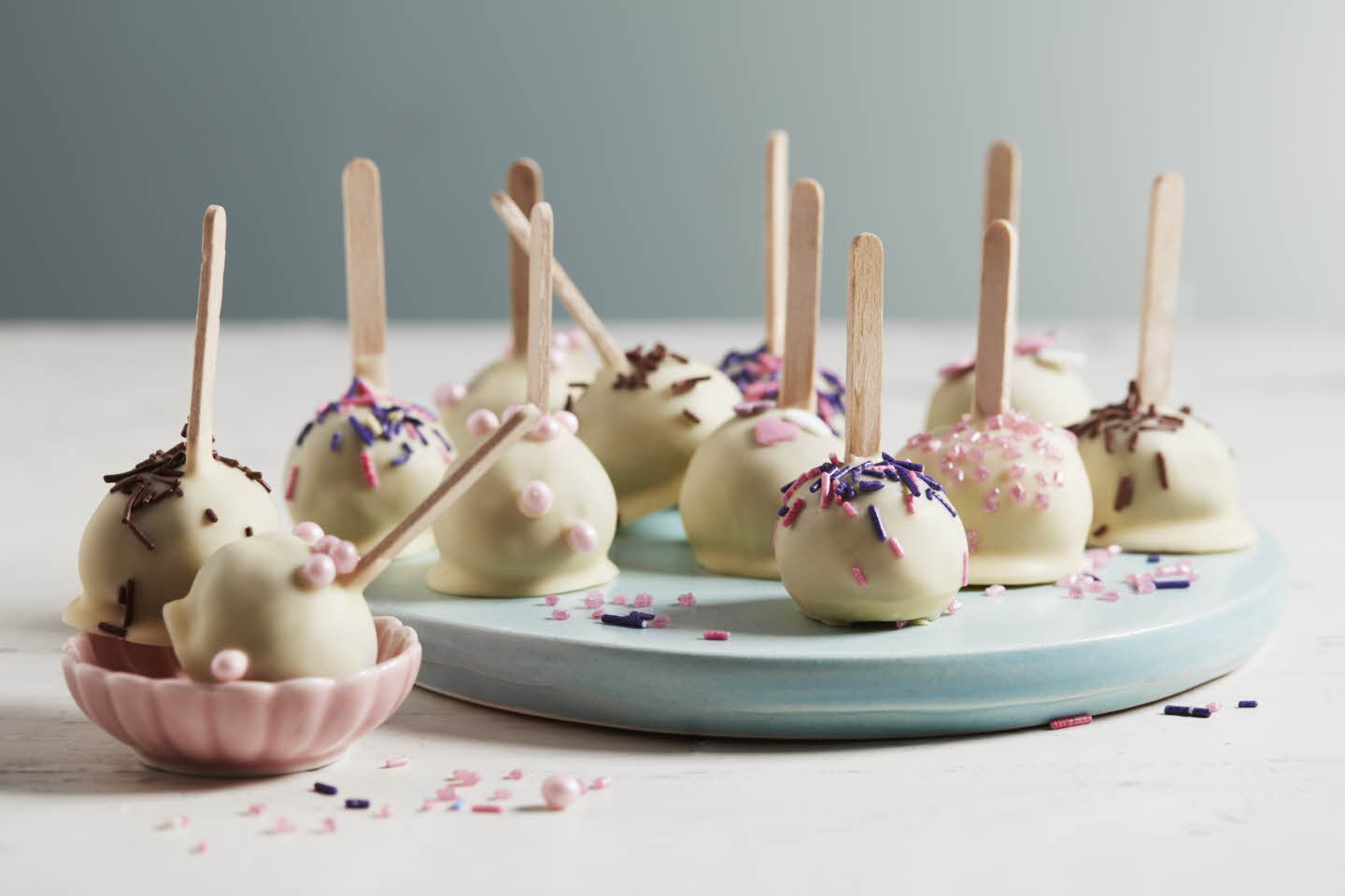 Cake pops_TIF.jpg