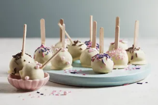 Cake pops_TIF.jpg