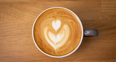 Skumma mjölk för latte art – tekniker och tips