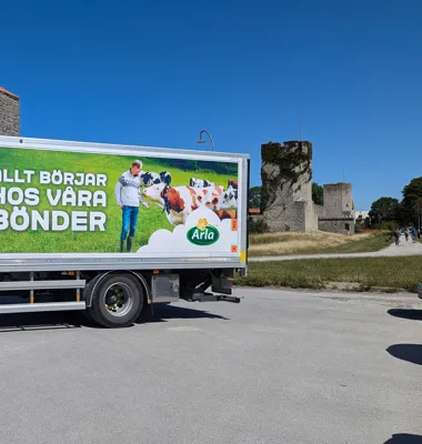I september gör Arla en ny höjning av mjölkpriset till bönderna. Det innebär att ersättningen stigit med nästan en krona i år. Foto: Arla