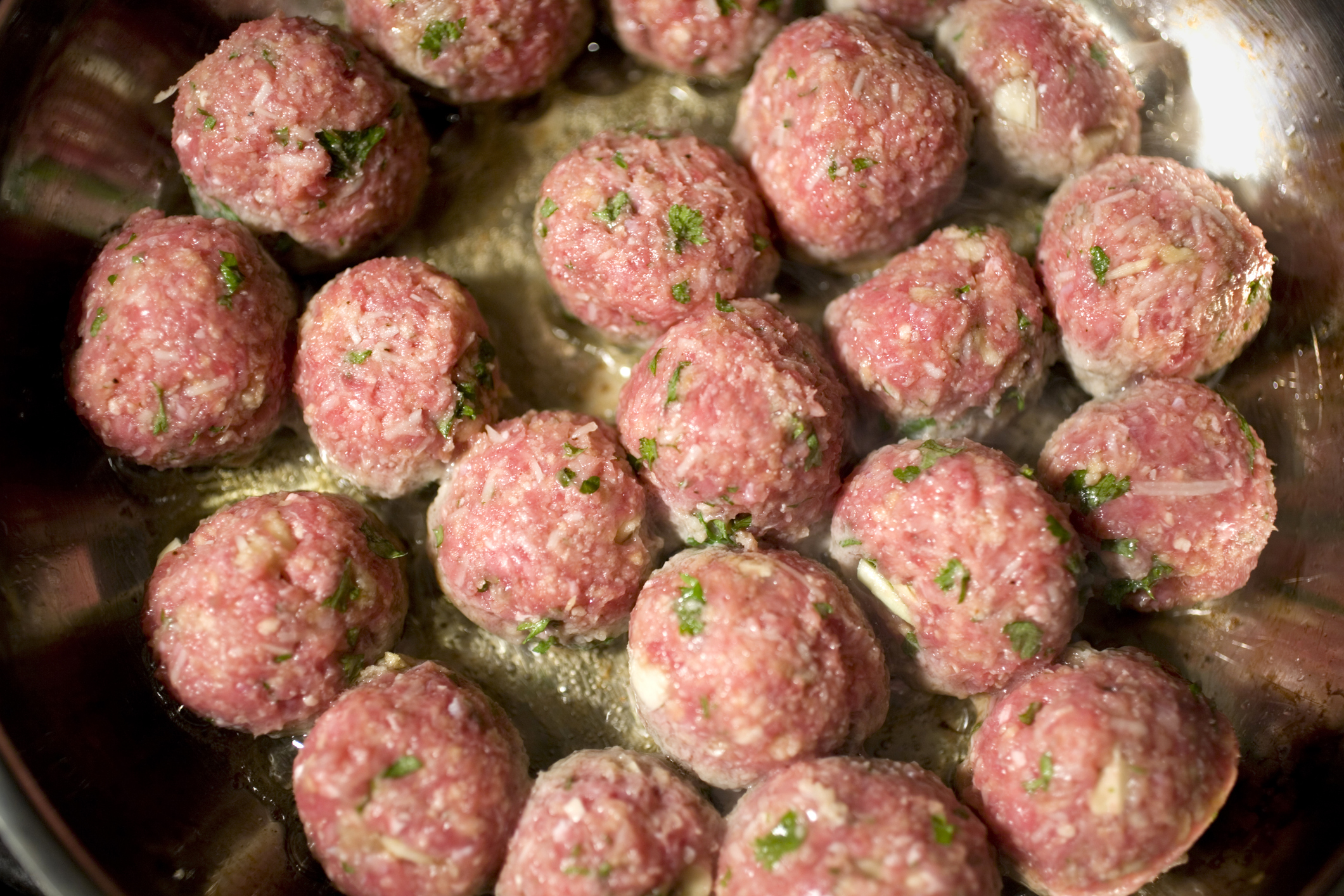 Rullade köttbullar i stekpanna