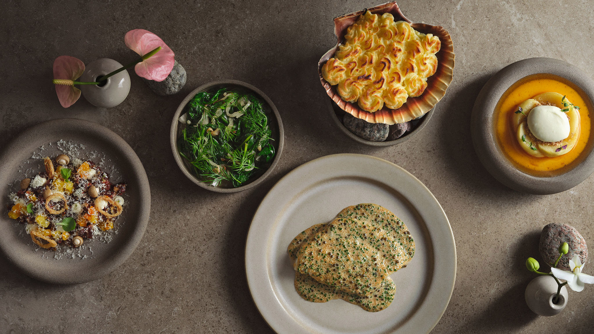 Imponera på nyår med en meny signerad Årets Kock och Årets Konditor 2025