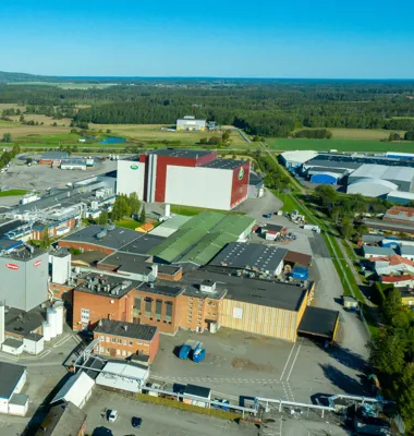 I höst tar Arla över marken och byggnaderna, inklusive de tre torktornen och delar av utrustningen. Foto: Arla