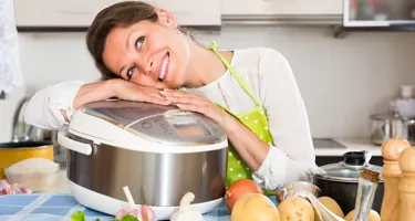 Från tryckkokare till slowcooker – maskinerna som underlättar matlagningen